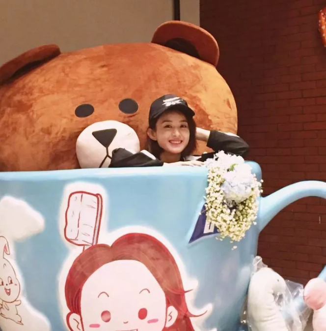 今年秋冬最chic！原來短發(fā)和帽子這么配?。? border=