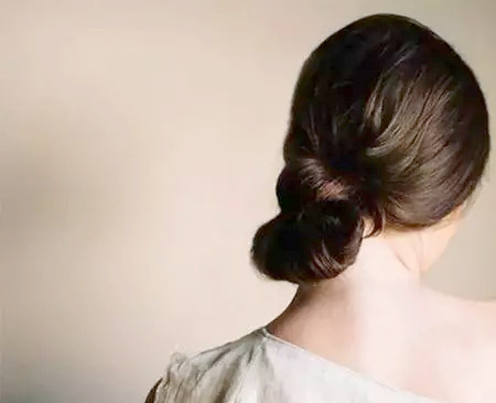 長(zhǎng)頭發(fā)戴帽子漂亮扎法 長(zhǎng)頭發(fā)戴帽子漂亮扎法