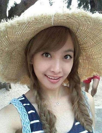 看看女星們花式戴草帽的帽子戲法！